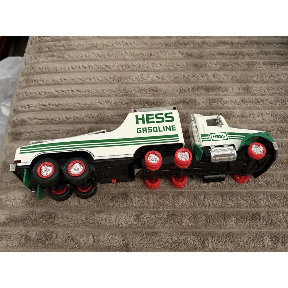 Hess Toy Truck 1991 White Green Red Gas & Oil Theme